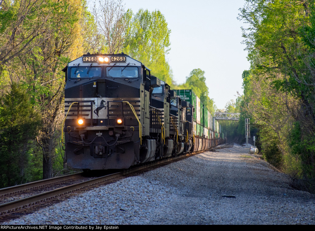 NS 4268 leads an intermodal north at Deal 